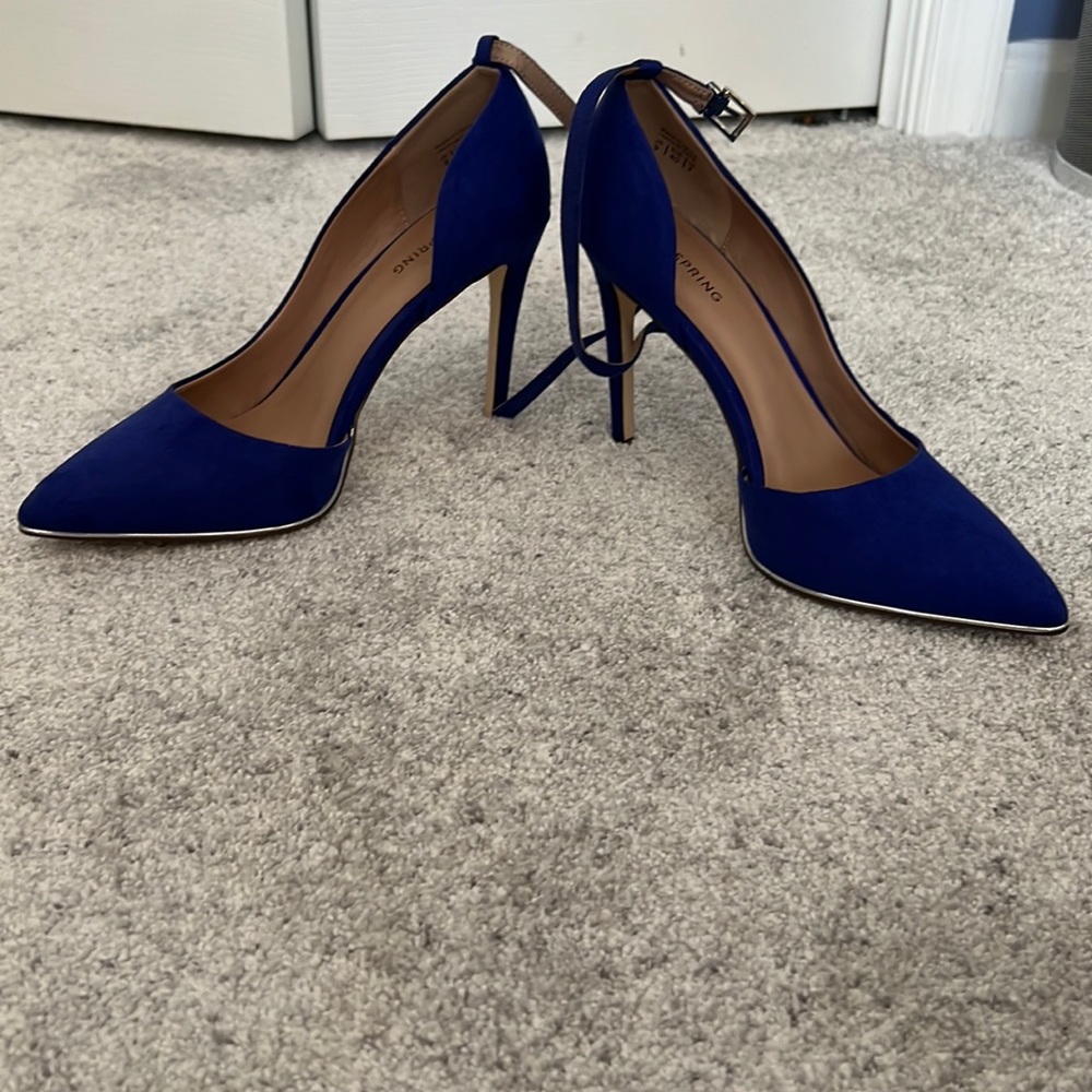 Womens blue pumps